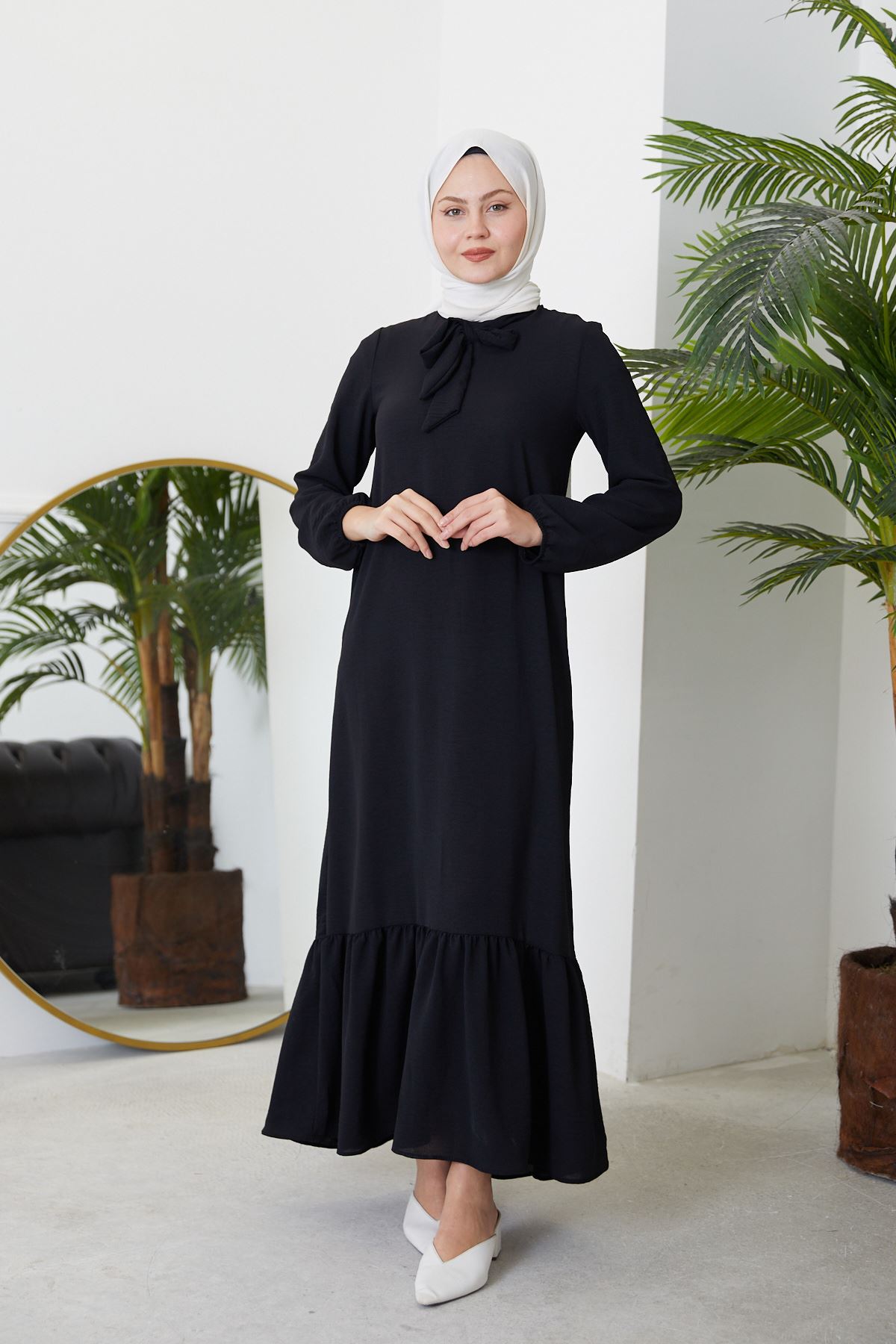 Eteği Fırfırlı Yaka Bağlamalı Elbise-Siyah