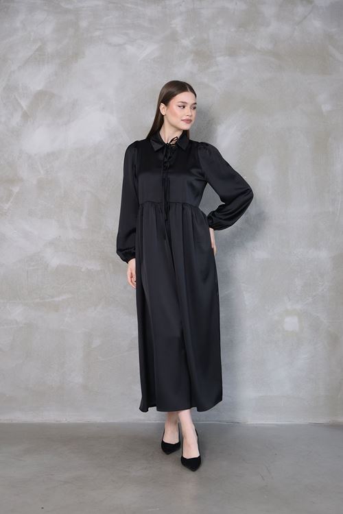 Yaka Biye Detay Saten Elbise-Siyah