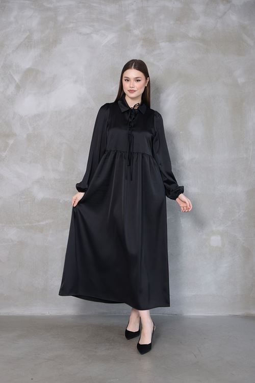 Yaka Biye Detay Saten Elbise-Siyah