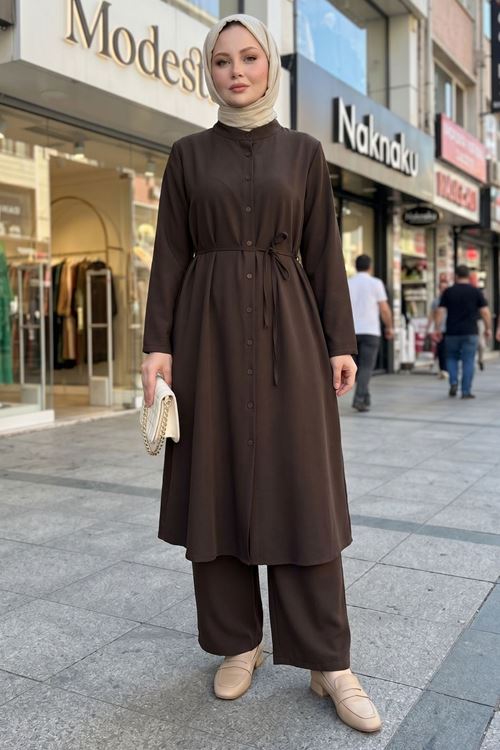 Kadın Kahve Hakim Yaka Kuşaklı Uzun Boydan Düğmeli Rahat Kalıp Tesettür Tunik Pantolon Takım