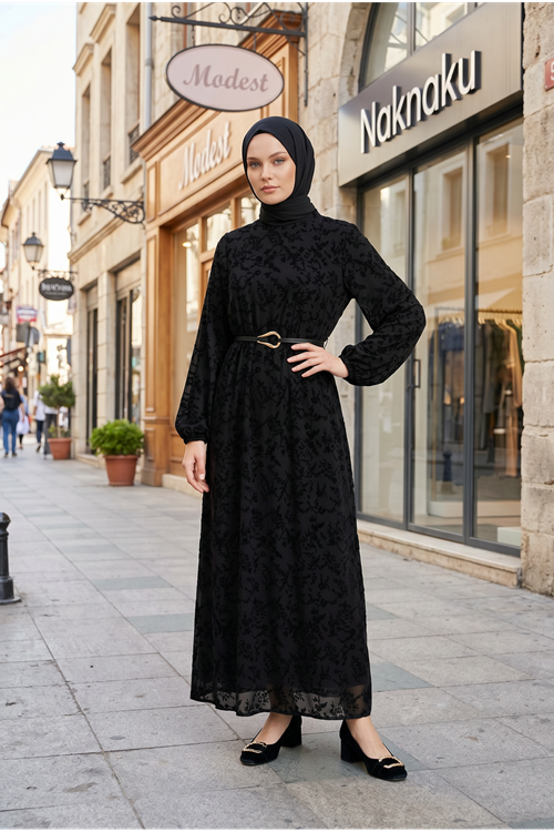 Kadın Siyah Flok Baskı Detaylı Kemerli Kolu Lastikli Tesettür Elbise 