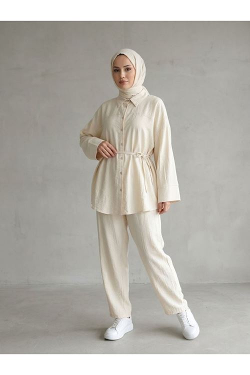Kadın Bej Rahat Kalıp Çilek Kumaş Gömlek Yaka Boydan Düğmeli Tunik Pantolonlu Takım Kombin