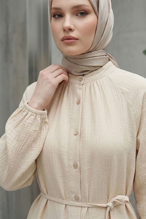 Kadın Bej  Hakim Yaka Düğmeli Muslin Kumaş Kolu Lastikli Trend Şık Yazlık Rahat Kalıp Tesettür Uzun Tunik
