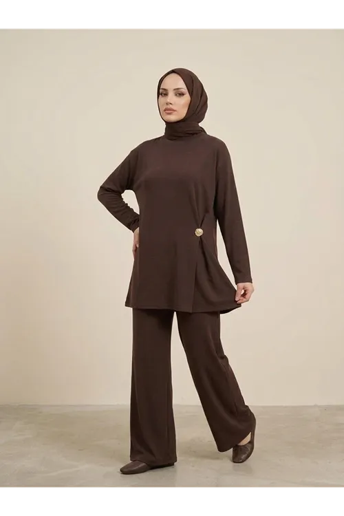 Broş Detay Pantolonlu Takım-Kahve
