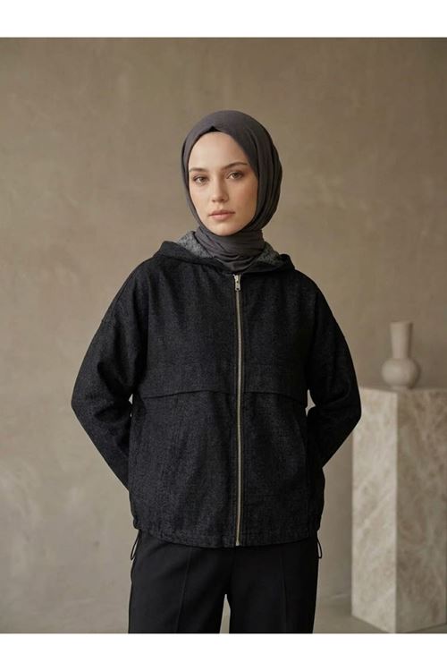 Kadın Siyah Yumuşak Dokulu Kumaş Kapüşonlu Fermuarlı Tesettür Ceket Günlük Oversize Ceket 