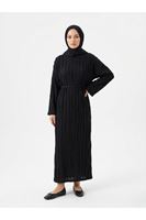 Pilise Dokulu Kemer Detay Elbise-Siyah