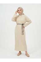 Pilise Dokulu Kemer Detay Elbise-Taş